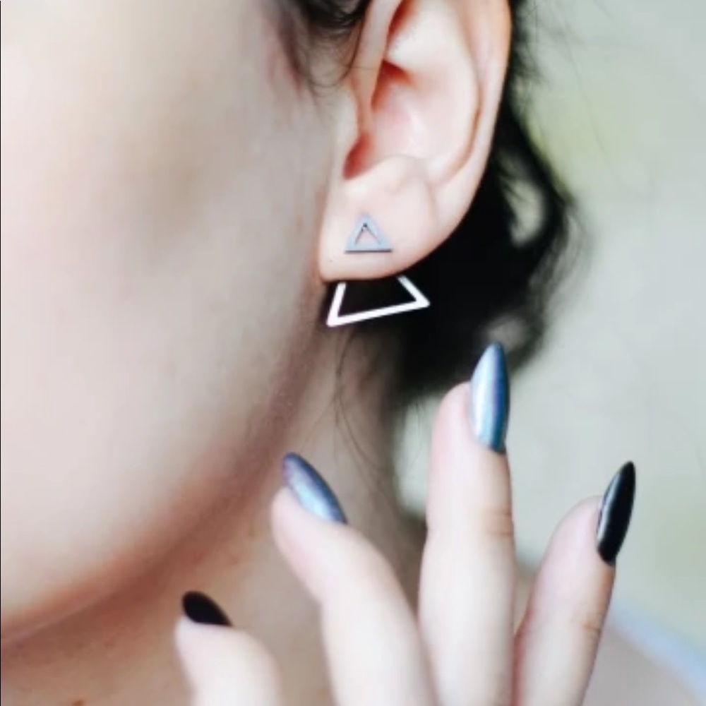 🌈 3/$45 🌈 🆕 Cool Triangle earrings.